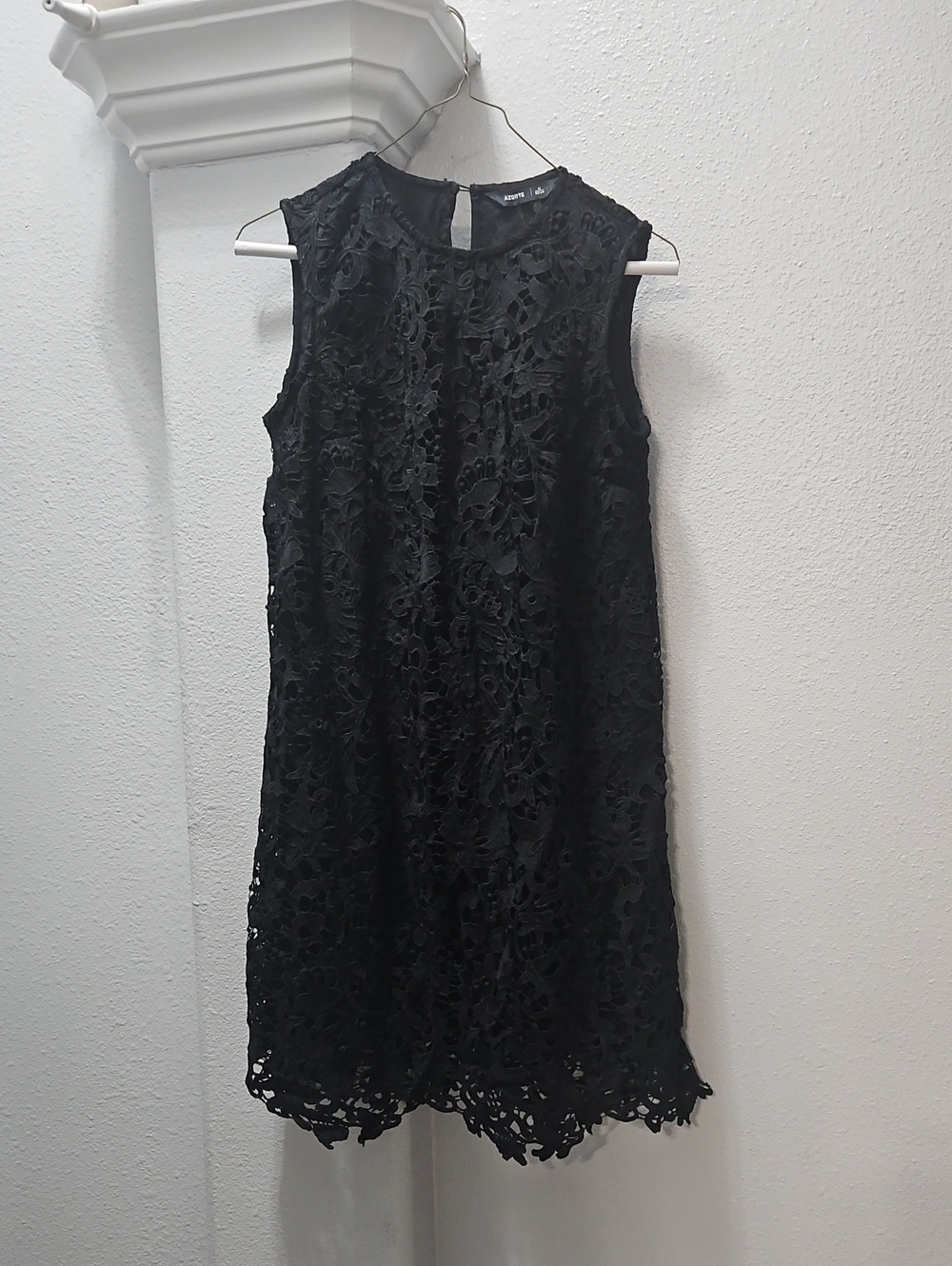 Azorte Black Lace Sleeveless Shift Dress